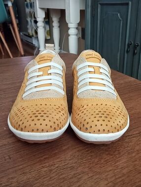 Josef Seibel elastic lace sneaker